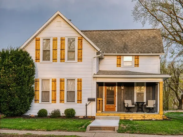 2621 N 3rd St, Clinton, IA 52732