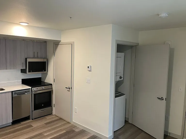 FreWall Apts. — Photo 16