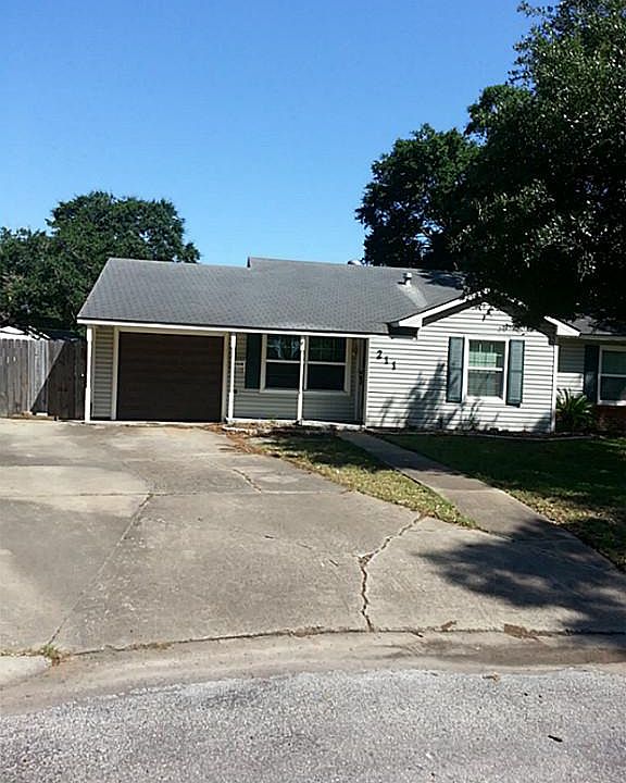 1st image of 211 Ronald Cir