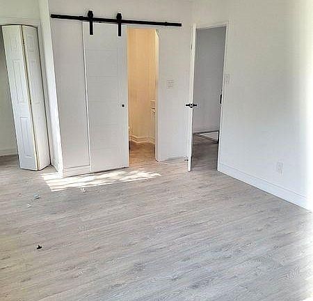 5th image of 735 Pam Cres Unit 2