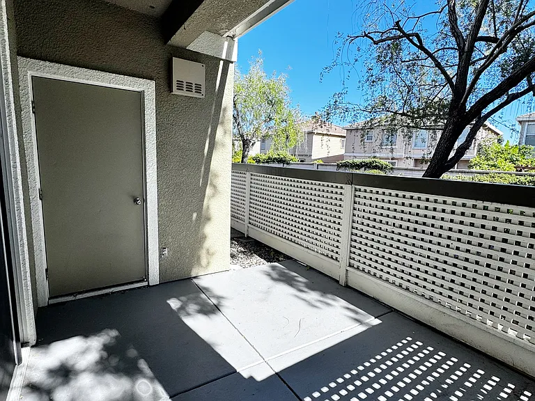 Owens Lake Dr — Photo 10
