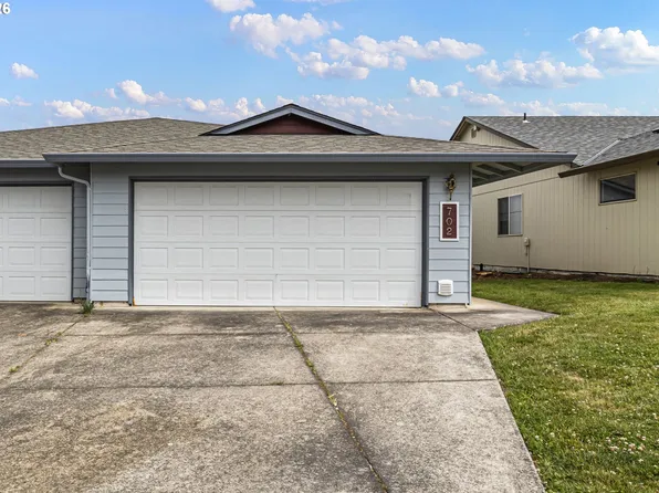 702 Benjamin Ave, Cottage Grove, OR 97424