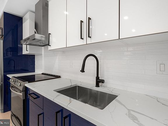 4th image of 1343 Fitzwater St #201