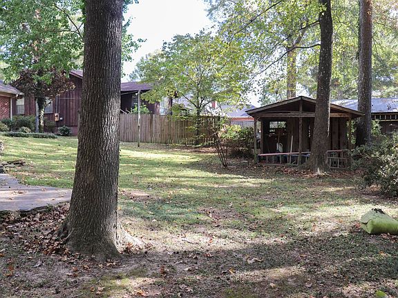 3rd image of 1213 Shady Oak Dr
