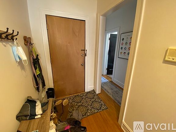 2nd image of 1703 W Catalpa Ave #2E