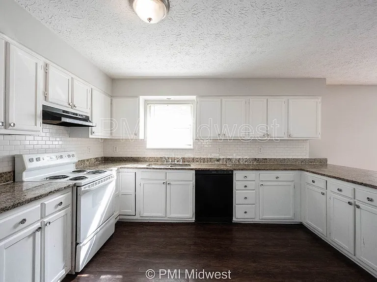 3281 Cherry Lake Ln — Photo 9
