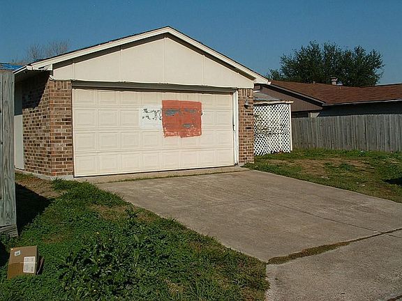3rd image of 14618 Meyersville Dr
