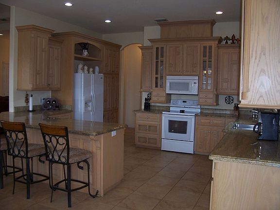 4th image of 3810 Lincoln Ave