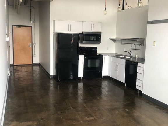 4th image of 500 Robert St #318