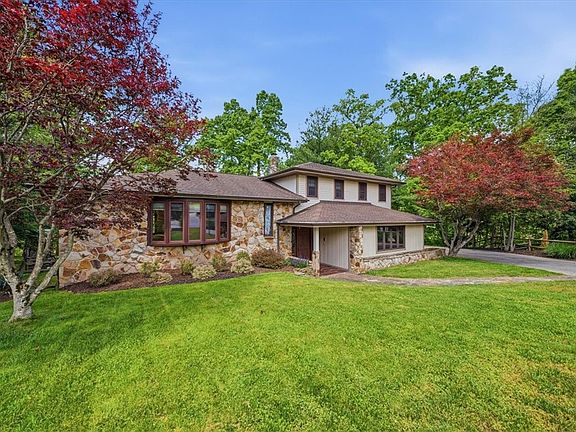 2nd image of 209 Tyburn Woods Dr