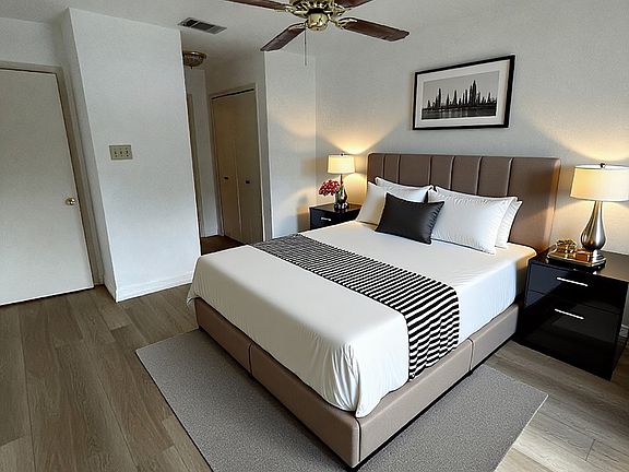 3rd image of 11520 Huebner Rd #508
