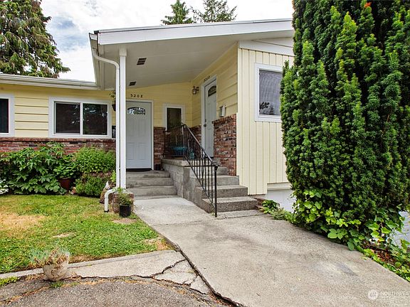 2nd image of 3208 Hawthorne Place SE #10