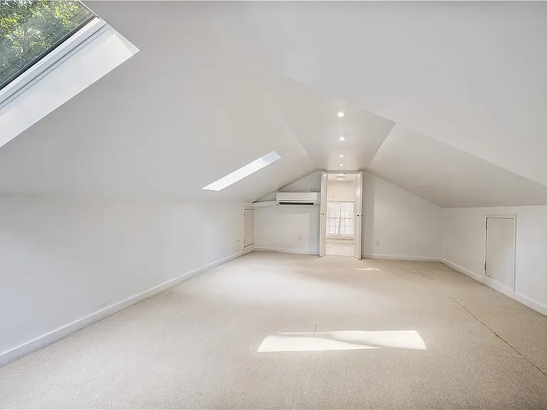 2509 Sharondale Dr NE — Photo 23