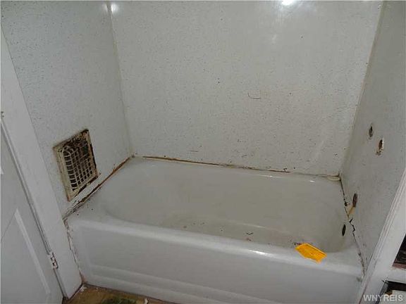5th image of 233 Schuele Ave