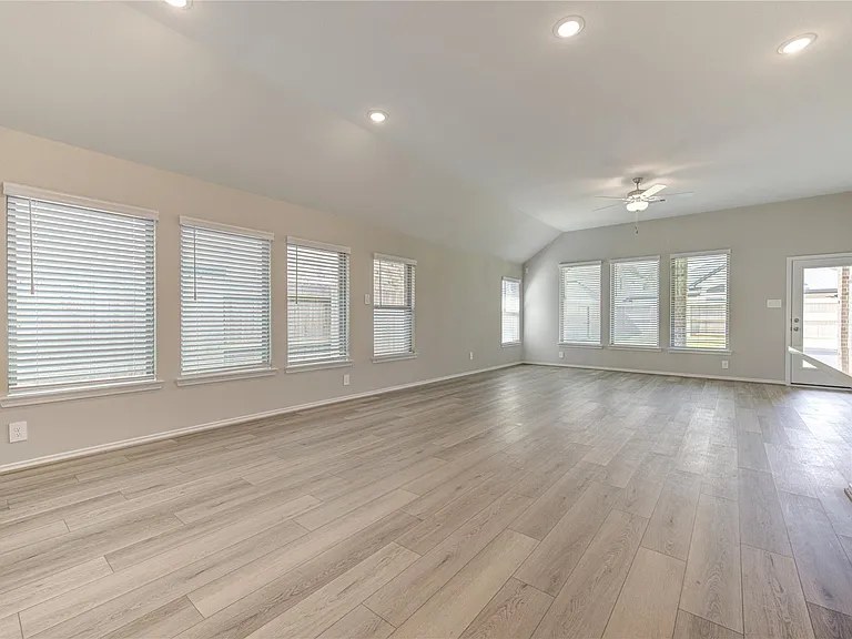 9624 Mount Brewer Ln — Photo 16