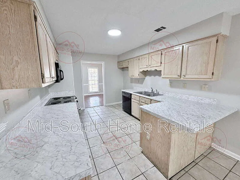 4 bed, 3.0 bath, 2573 sqft, $2,250 — Photo 3