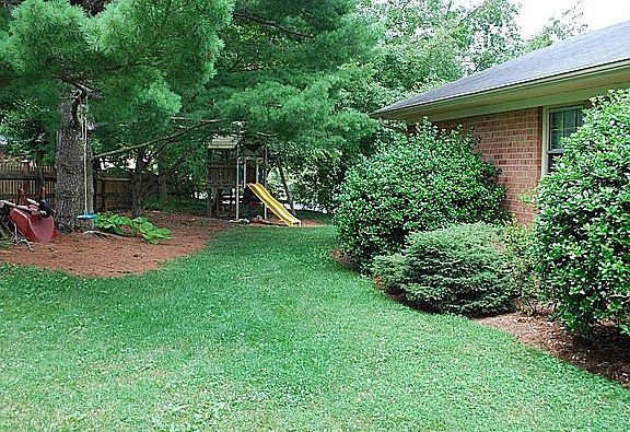 4th image of 1 Thornridge Ct