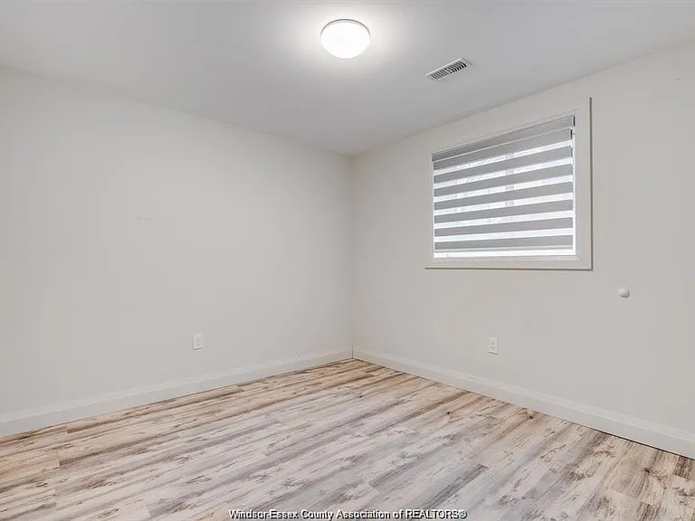 241 Robinson Ave #LOWER — Photo 9