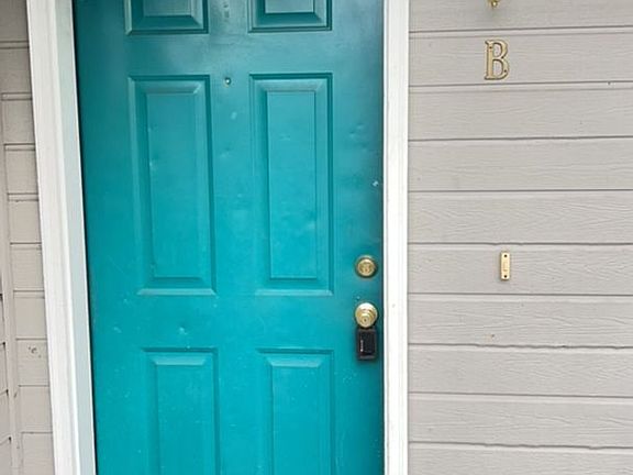 2nd image of 883 Valley View Dr #A-d