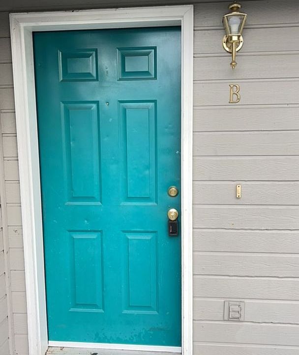 1st image of 883 Valley View Dr #A-d