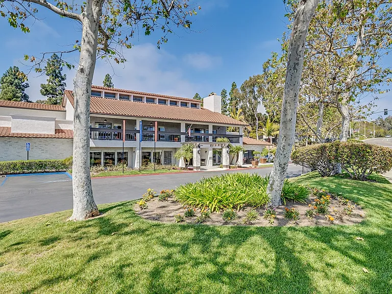 Encinitas Senior Living - 55+ Active Adult Apartments — Photo 7