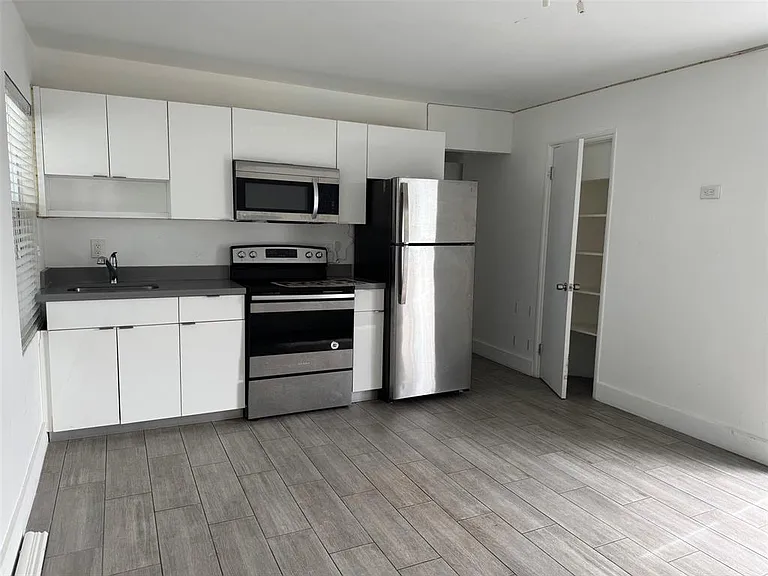 7910 Abbott Ave #6 — Photo 3