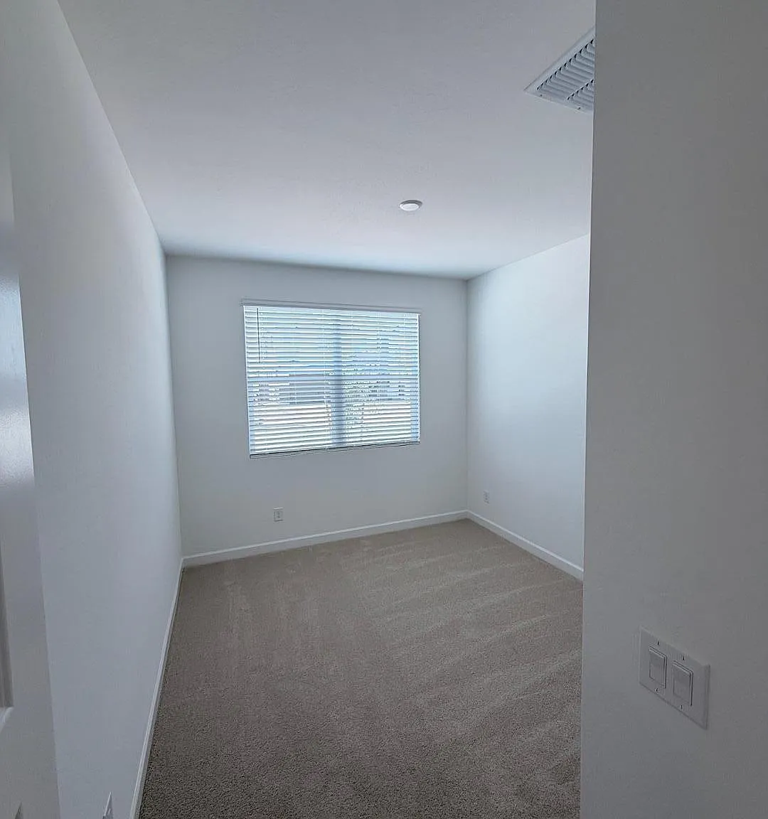 5 bed, 3.0 bath, 2837 sqft, $3,750 — Photo 4