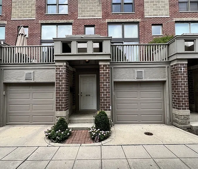 2753 N Wayne Ave E #E — Photo 2