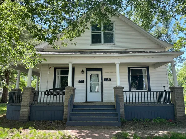 950 W North St, Marshall, MO 65340