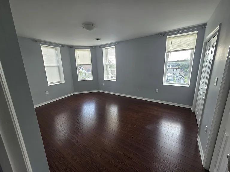 400 Kossuth Ave #3E — Photo 2