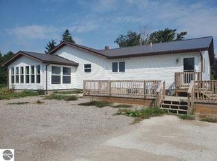 2540 E Saint Charles Rd, Ithaca, MI 48847