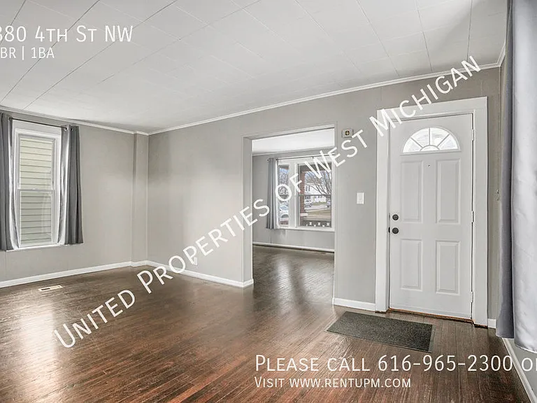 880 4th St NW — Photo 4