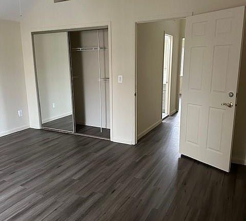 4th image of 26 Westport Ln