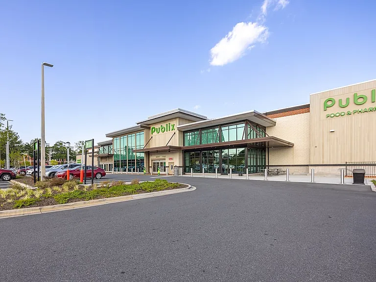 Located 0.5 mi from Publix at Quail Commons
