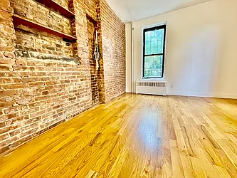 Rented by R New York