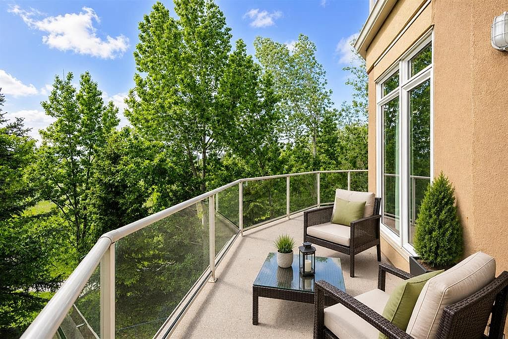 10 S Hemlock Cres SW #306