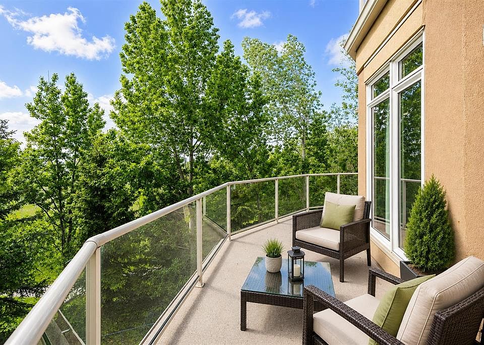 1st image of 10 S Hemlock Cres SW #306