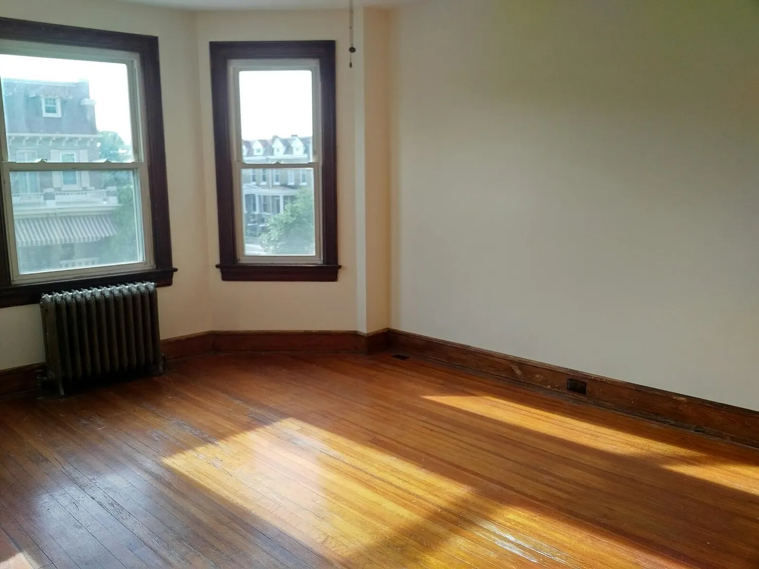 4 bed, 1.5 bath, 1920 sqft, $4,250 — Photo 3