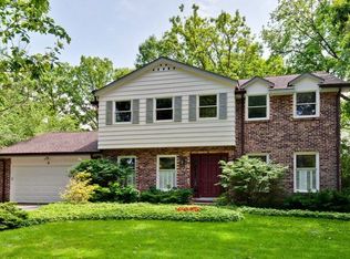 9 Cedar Ln, Lincolnshire, IL