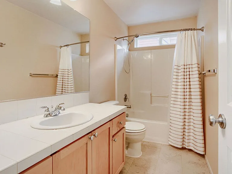 547 NE 61st Pl — Photo 23