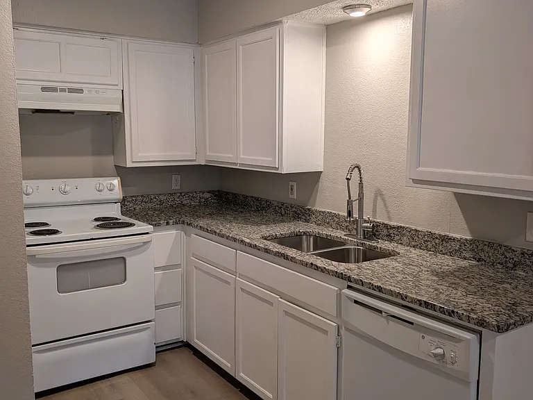 7518 Windhaven Rd — Photo 10