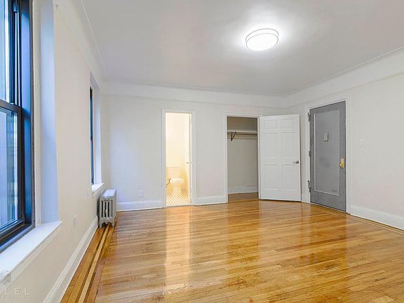 3rd image of 4309 47th Ave APT 2L