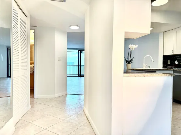 117 Lake Emerald Drive #205, Oakland Park, FL 33309
