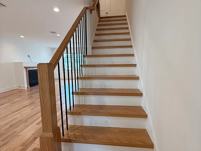 370 Semel Ave #B — Photo 4