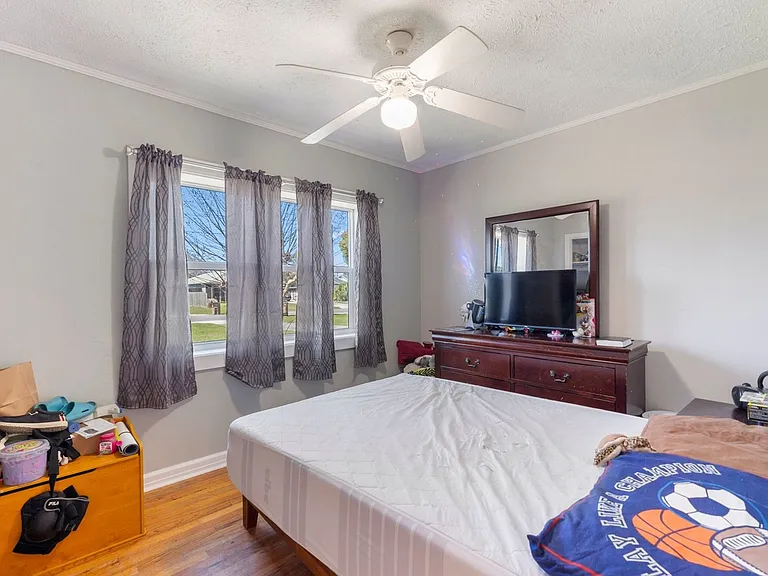 907 Garrison Ave — Photo 16