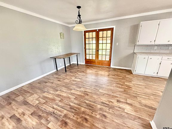 5th image of 108 Redbud Ln