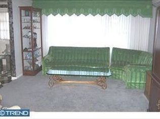 1221 Lindsay Ln, Rydal, PA 19046