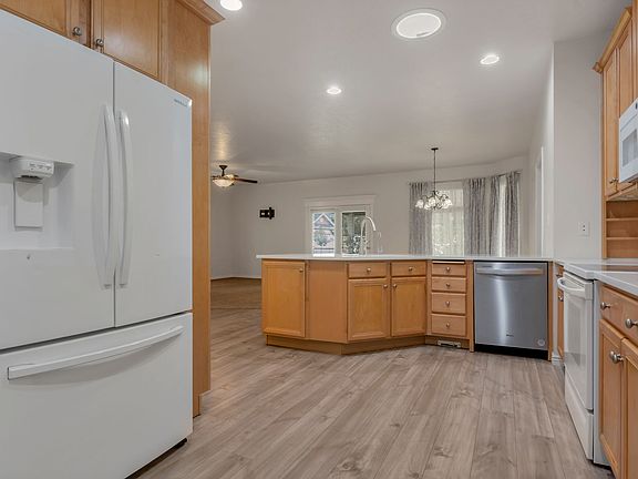 3rd image of 1092 W Tithing Ridge Dr