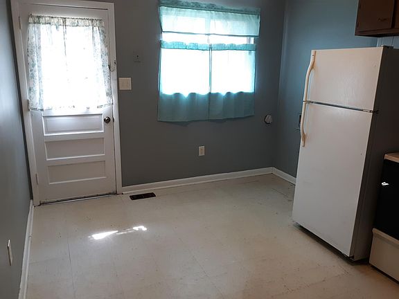 2nd image of 605 N 6th St