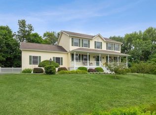 11 Pondview Ln, Poughkeepsie, NY 12603